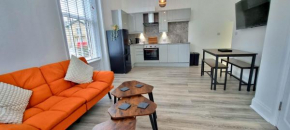 Flat Opposite Wakefield College with FREE Parking and 5 Mins Walk to Train Station